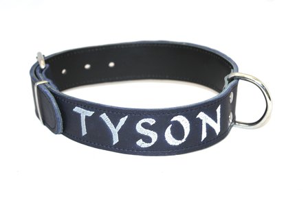 Collar with embroidered name