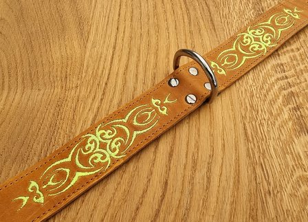  Decorative collar embroidered
